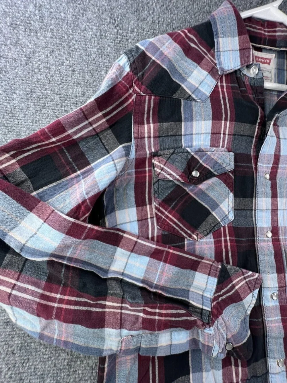 Levi’s Pearl Snap Shirt Lightweight Flannel Plaid Red Blue Small Modern Fit